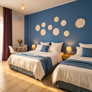 Habitación cuádruple | Caja fuerte, decoración individual, mobiliario individual y escritorio