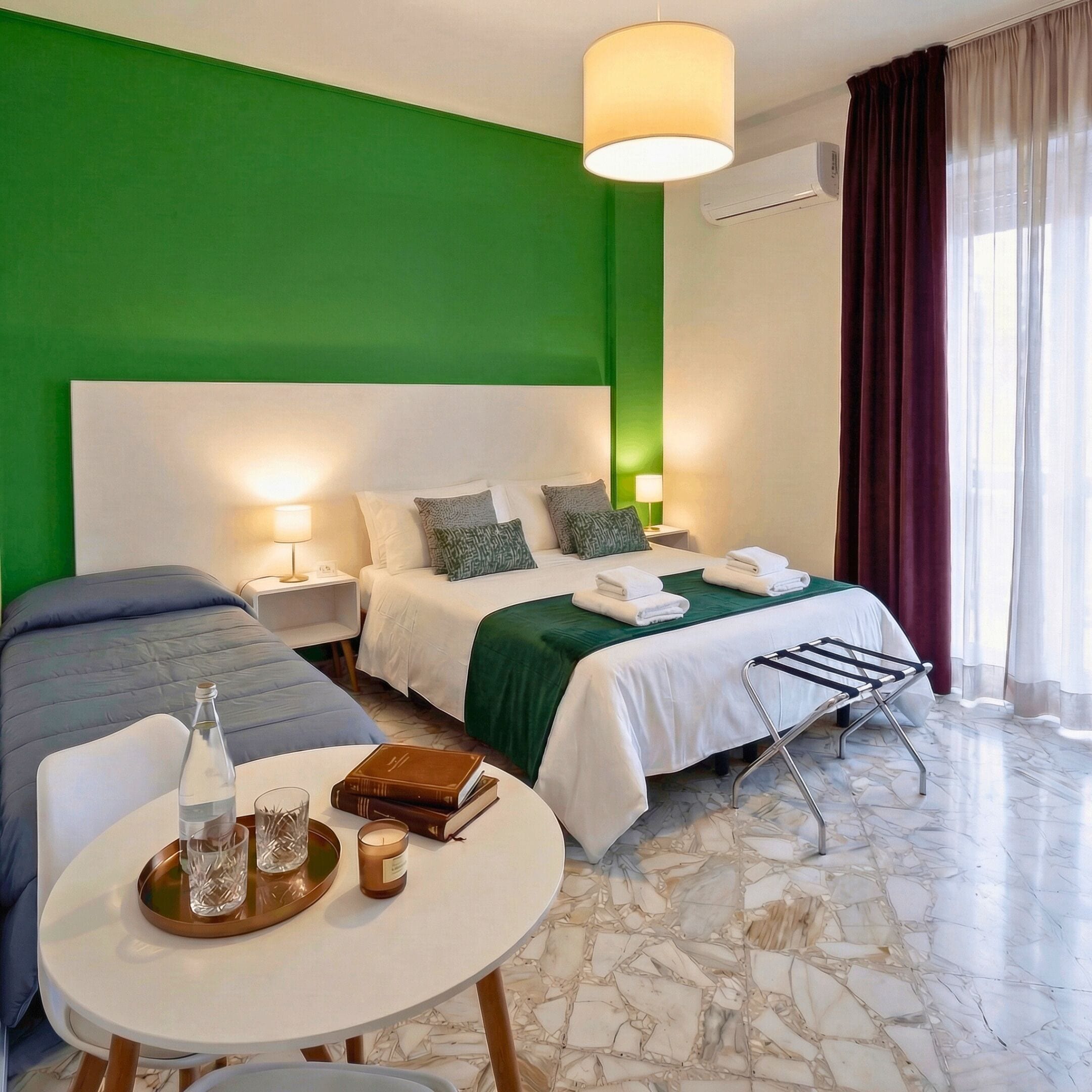 Safe på rommet, individuelt dekorert, individuelt innredet og skrivebord