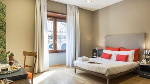 Quarto casal | Roupas de cama premium, cofres nos quartos, individualmente mobiliados