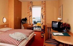Minibar, desk, free cribs/infant beds