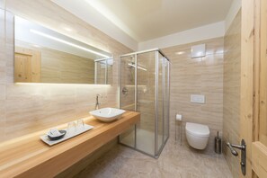 Artículos de tocador gratuitos, secador de pelo, toallas