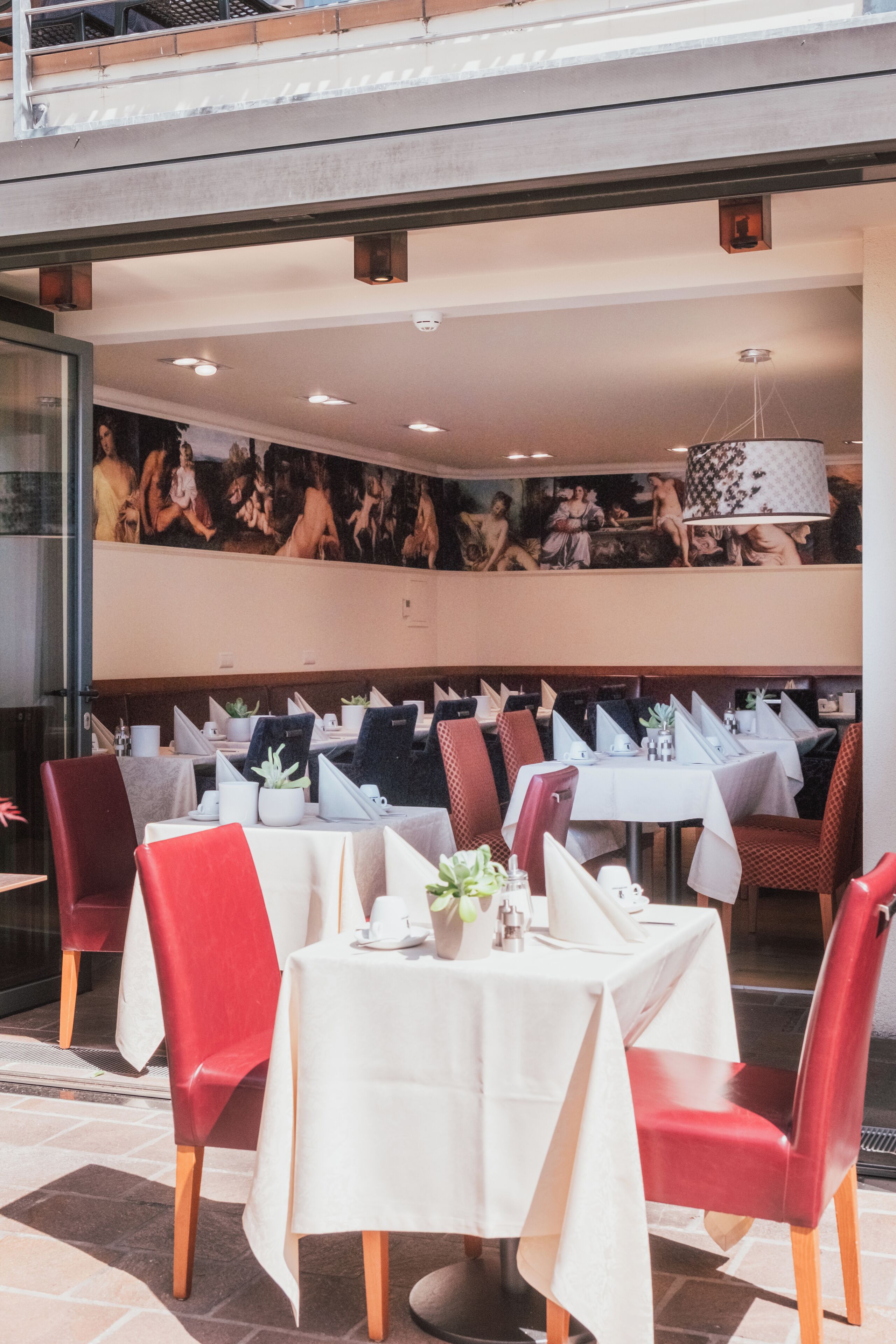 每日供應自助早餐 (每人 EUR20)