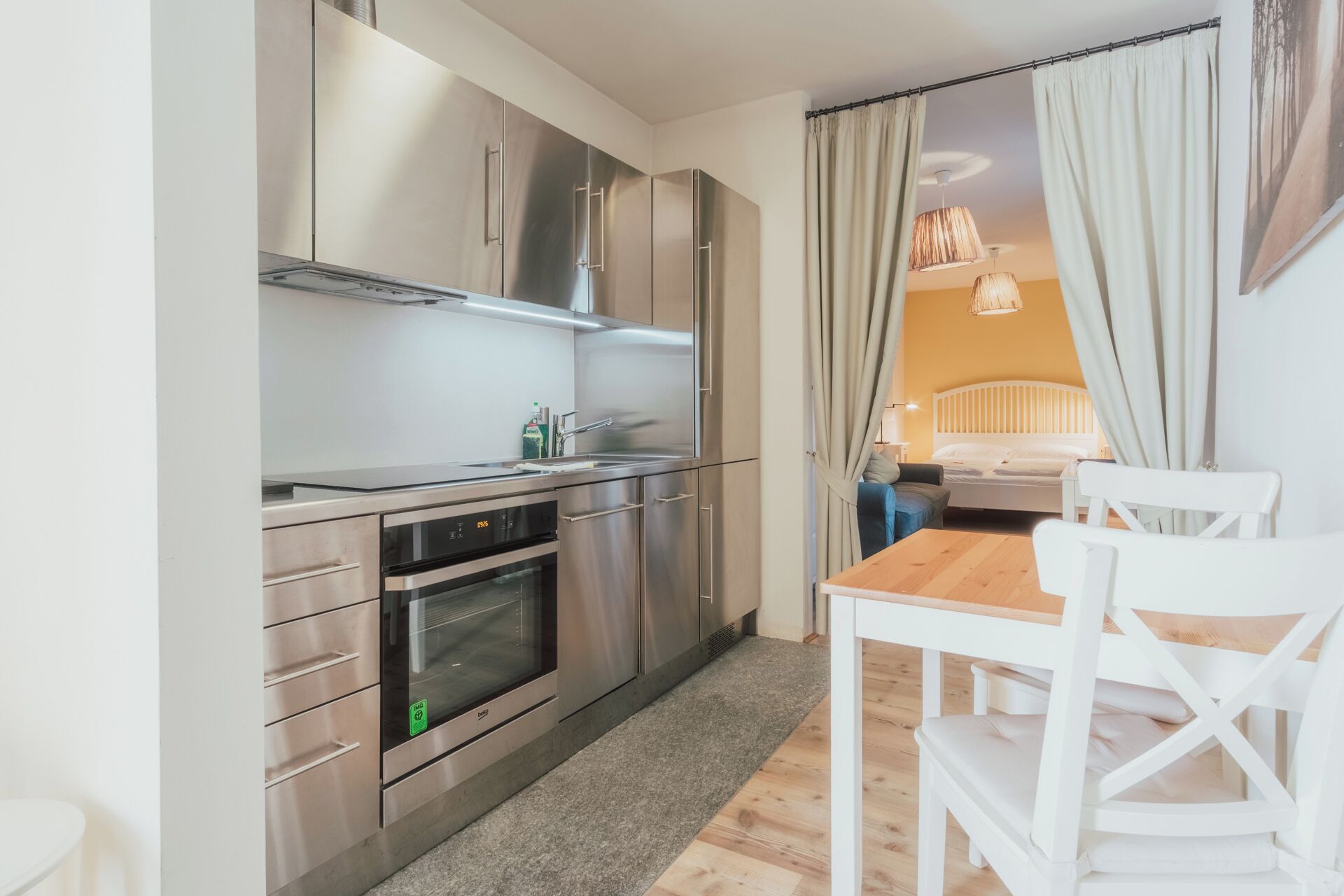 Teresa Apartment for 2 people | Allergiatestatut vuodevaatteet, tallelokero huoneessa, työpöytä