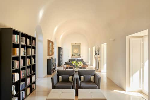 Coin salon dans le hall