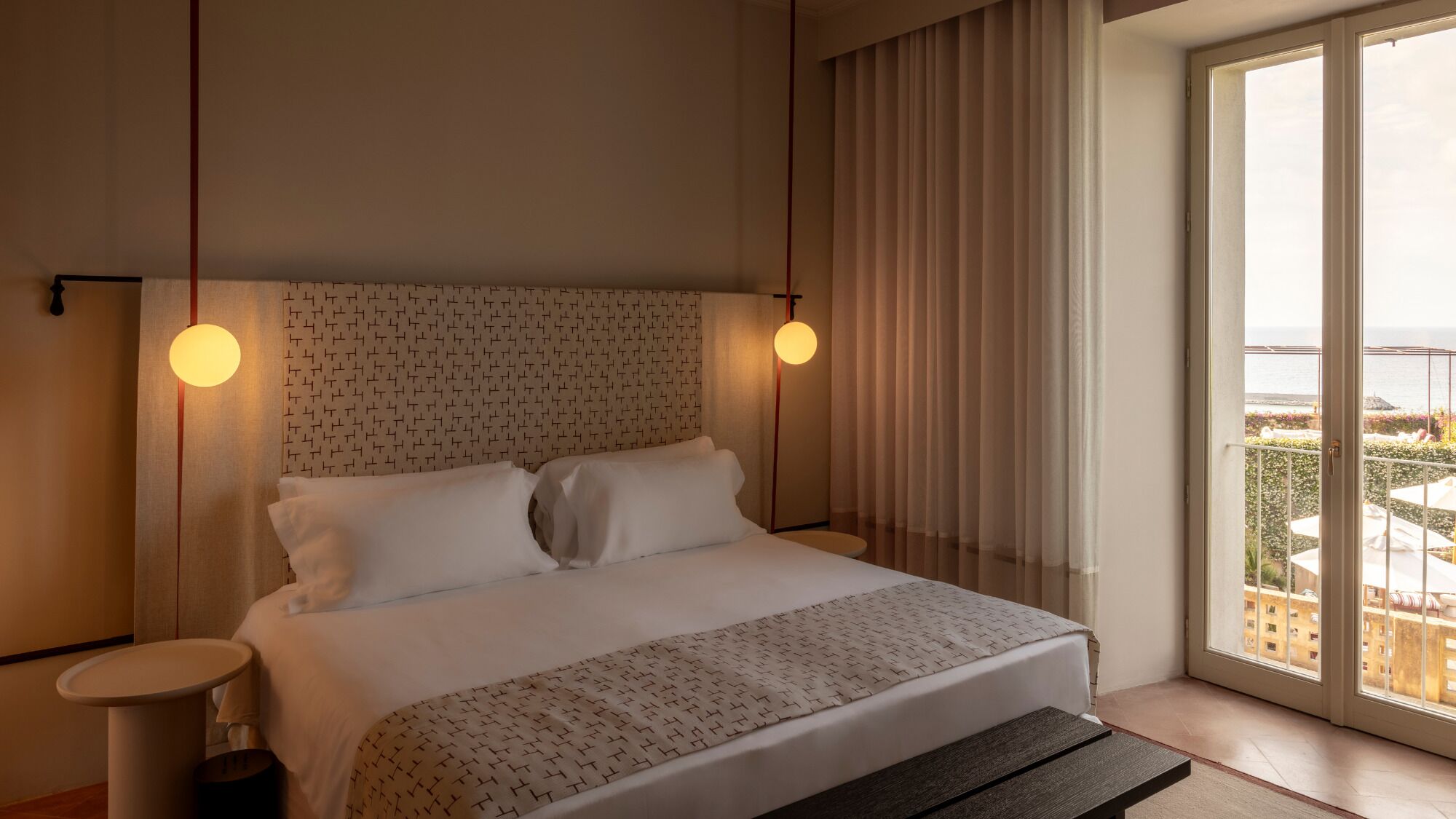 Executive Room | Premium bedding, minibar, in-room safe, desk