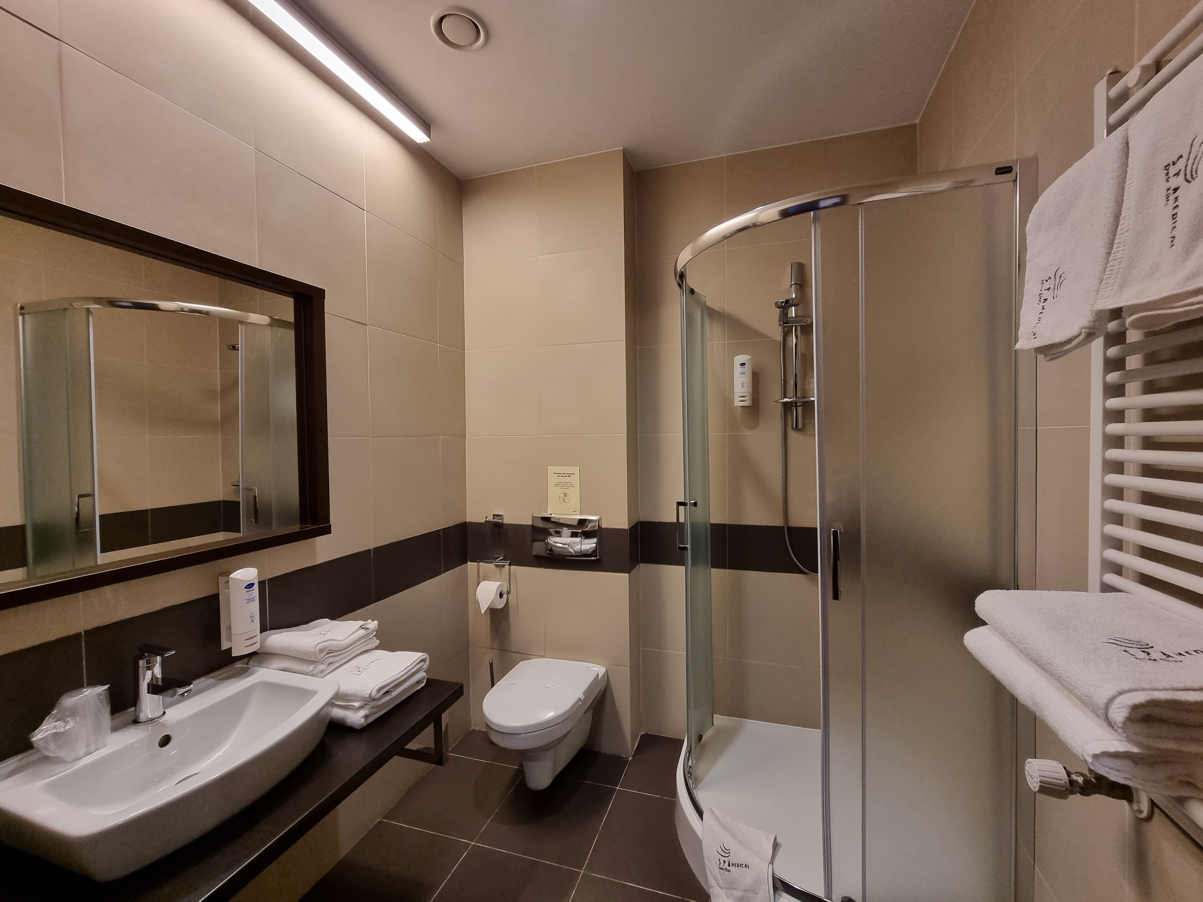 family studio | bathroom | shower, hair dryer, towels