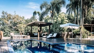 Outdoor pool, pool loungers