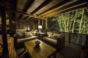 Télévision à écran plat