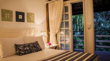 In-room safe, free WiFi, bed sheets