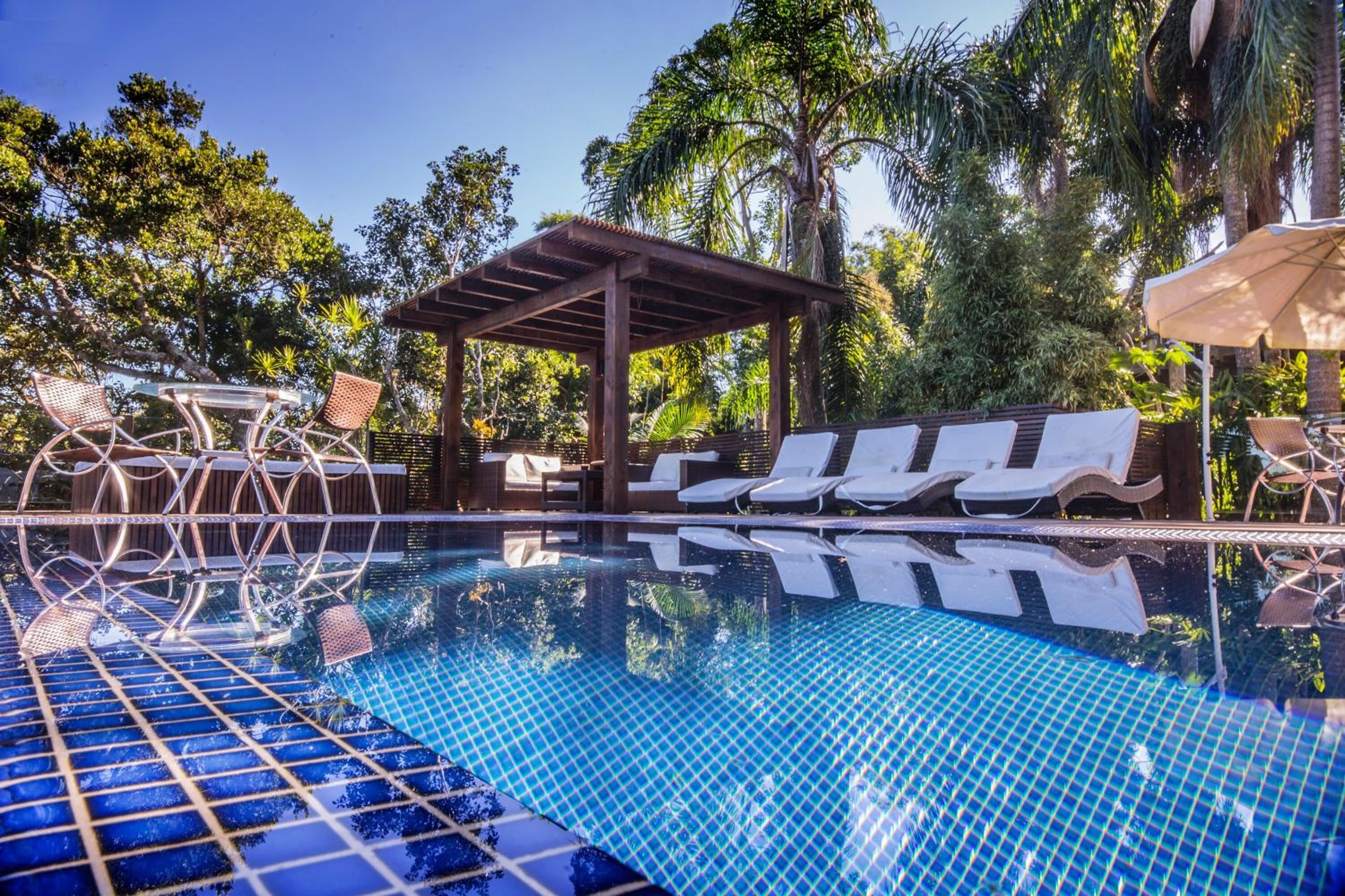 outdoor pool, pool loungers