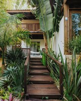 Quarto casal luxo, varanda, vista para o jardim | Varanda coberta