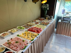 Breakfast, lunch and dinner served - Hotel Santa Monica (Mikolajki)