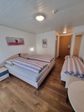 Comfort Triple Room | Premium bedding, down duvets, pillow-top beds, desk - Hotel Astoria (Obergoms)