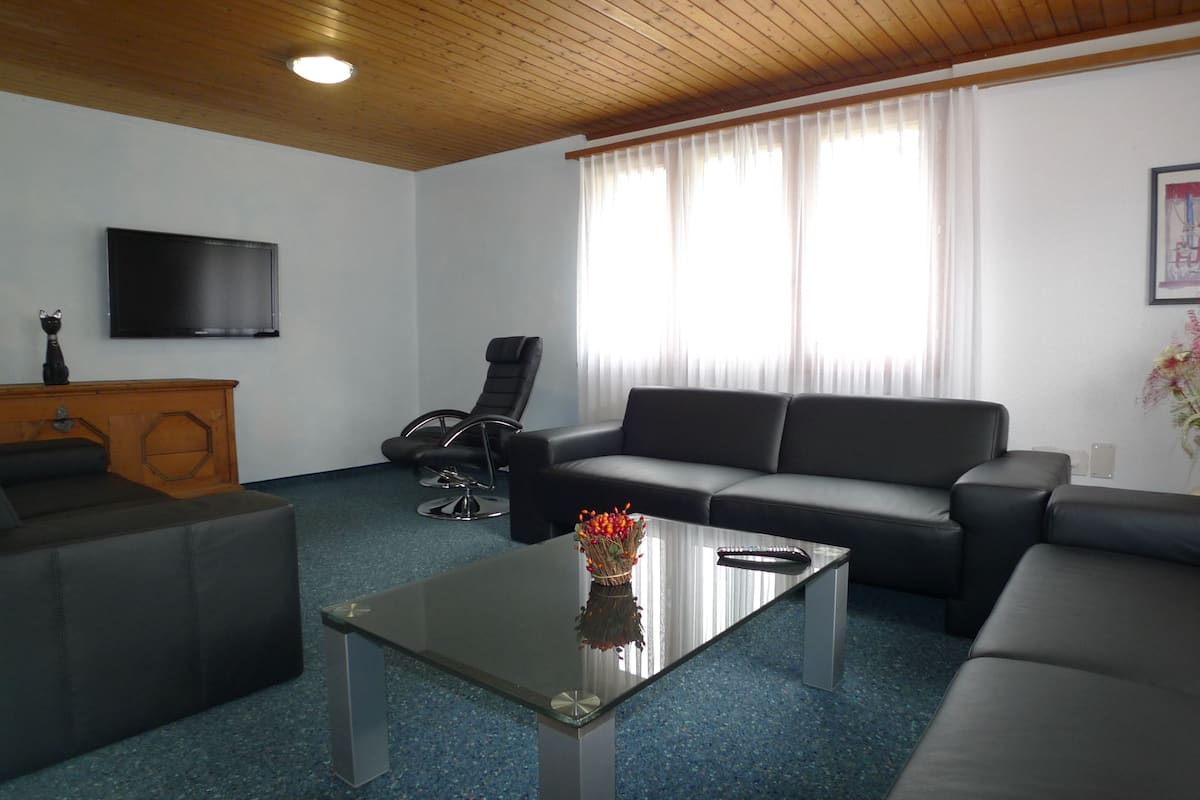 90-cm lcd tv with digital channels, tv