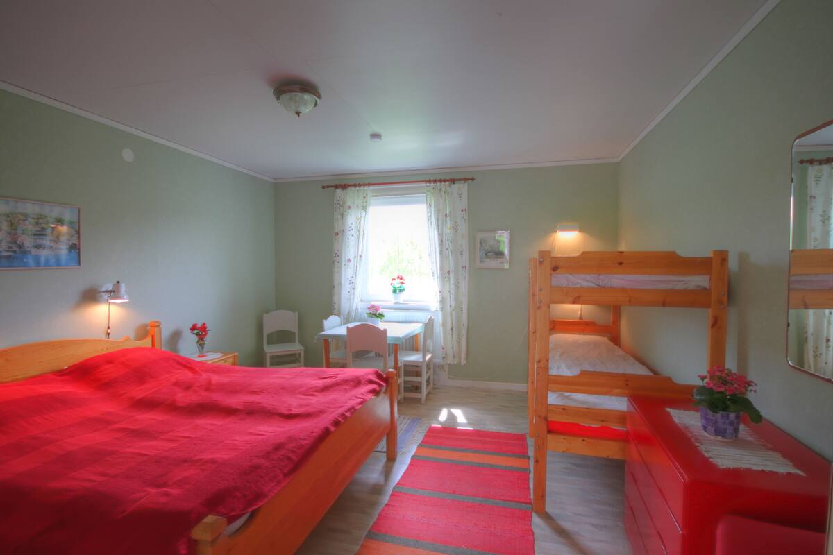 Familien Vierbettzimmer mit Blick auf das Land