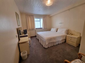 Classic Double Room, Ensuite | Egyptian cotton sheets, premium bedding, iron/ironing board, bed sheets