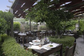 Spécialités Cuisine italienne, vue sur le jardin