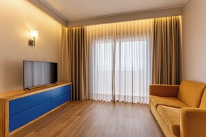 Superior Suite | Living area | 24-inch LCD TV with cable channels, TV - Nova Cruz Hotel (Santa Maria da Feira)