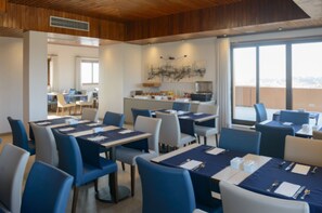 Free daily buffet breakfast - Nova Cruz Hotel (Santa Maria da Feira)