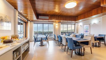 Petit déjeuner buffet compris tous les jours