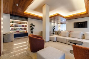 Lobby - TURIM Santa Maria da Feira Hotel (Santa Maria da Feira)