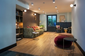 Flat-screen TV - The Pax Hotel (Geneva)