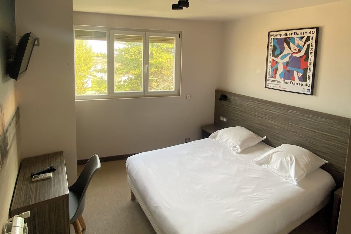 In-room safe, desk, blackout curtains, soundproofing