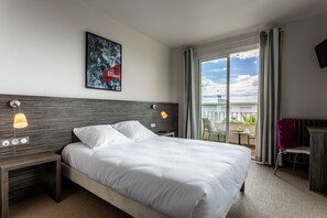 In-room safe, desk, blackout curtains, soundproofing - Hôtel du Midi (Palavas-les-Flots)