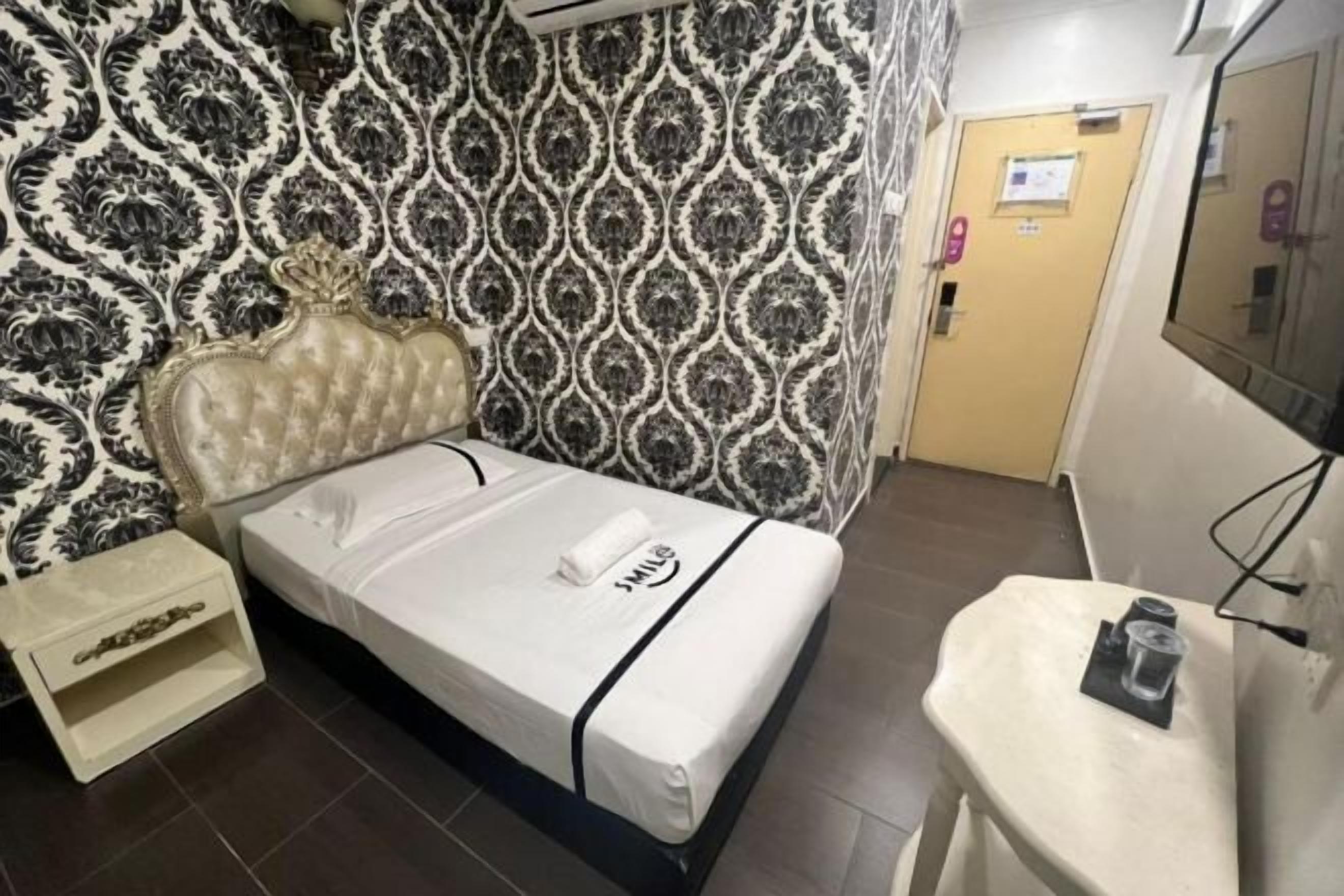 Individually decorated, desk, iron/ironing board, free WiFi