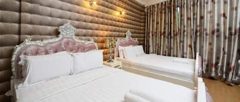 Chambre Familiale | Décoration personnalisée, bureau, fer et planche à repasser