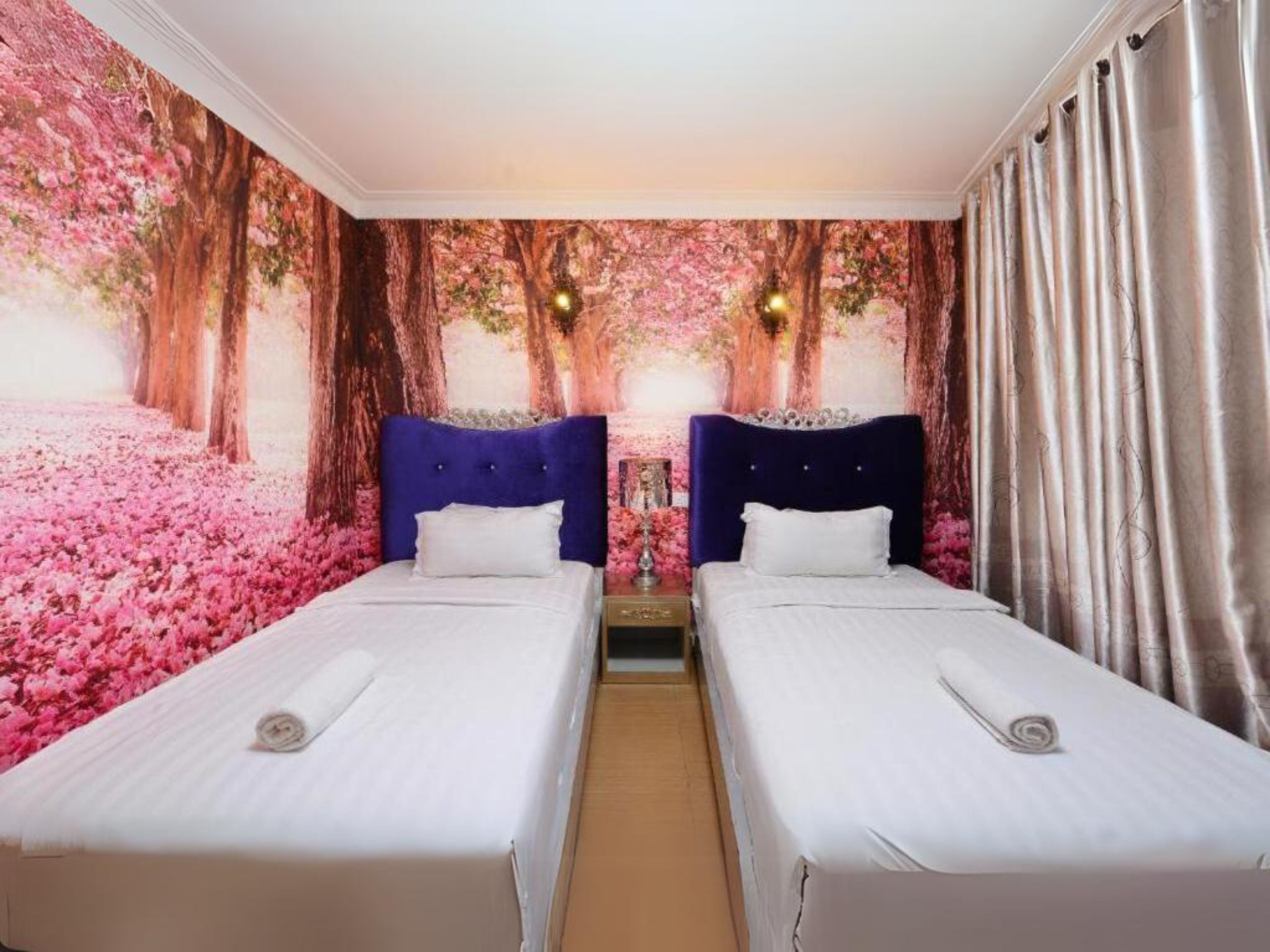 بديكورات فريدة لكل غرفة ومكتب ومكواة/لوح كي وواي فاي مجانًا