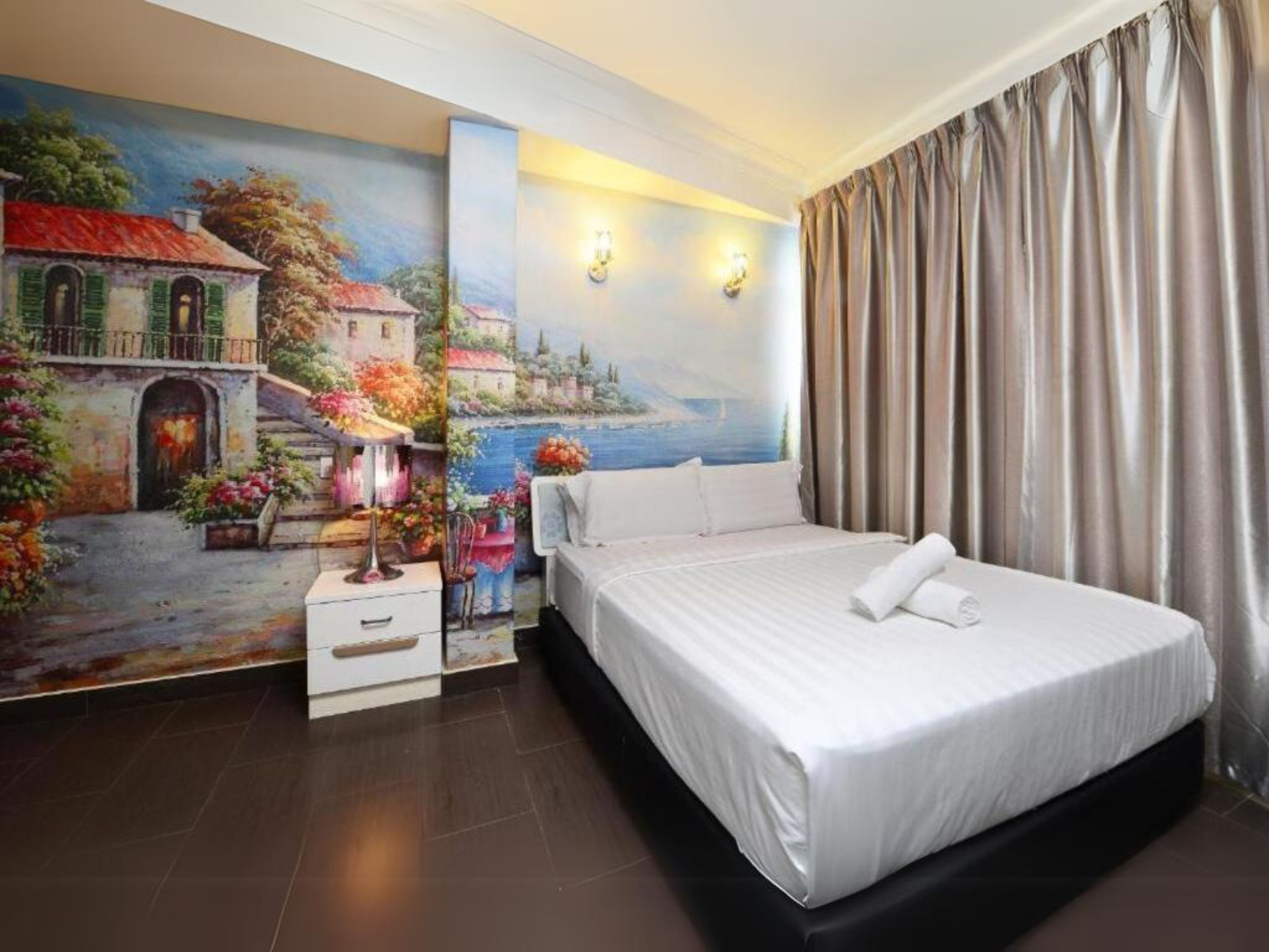 Deluxe Room | Individually decorated, desk, iron/ironing board, free WiFi