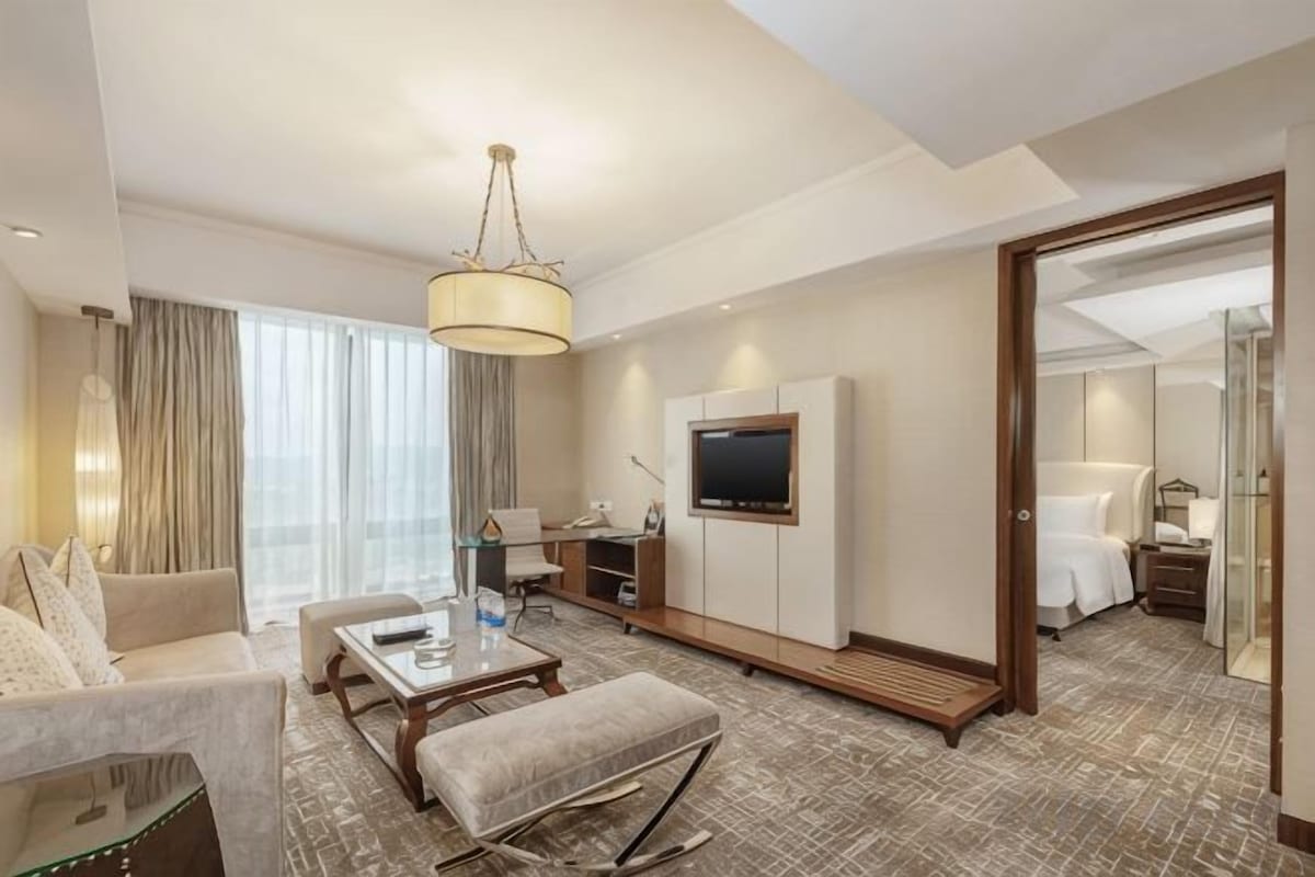 Premium bedding, down duvets, minibar, in-room safe
