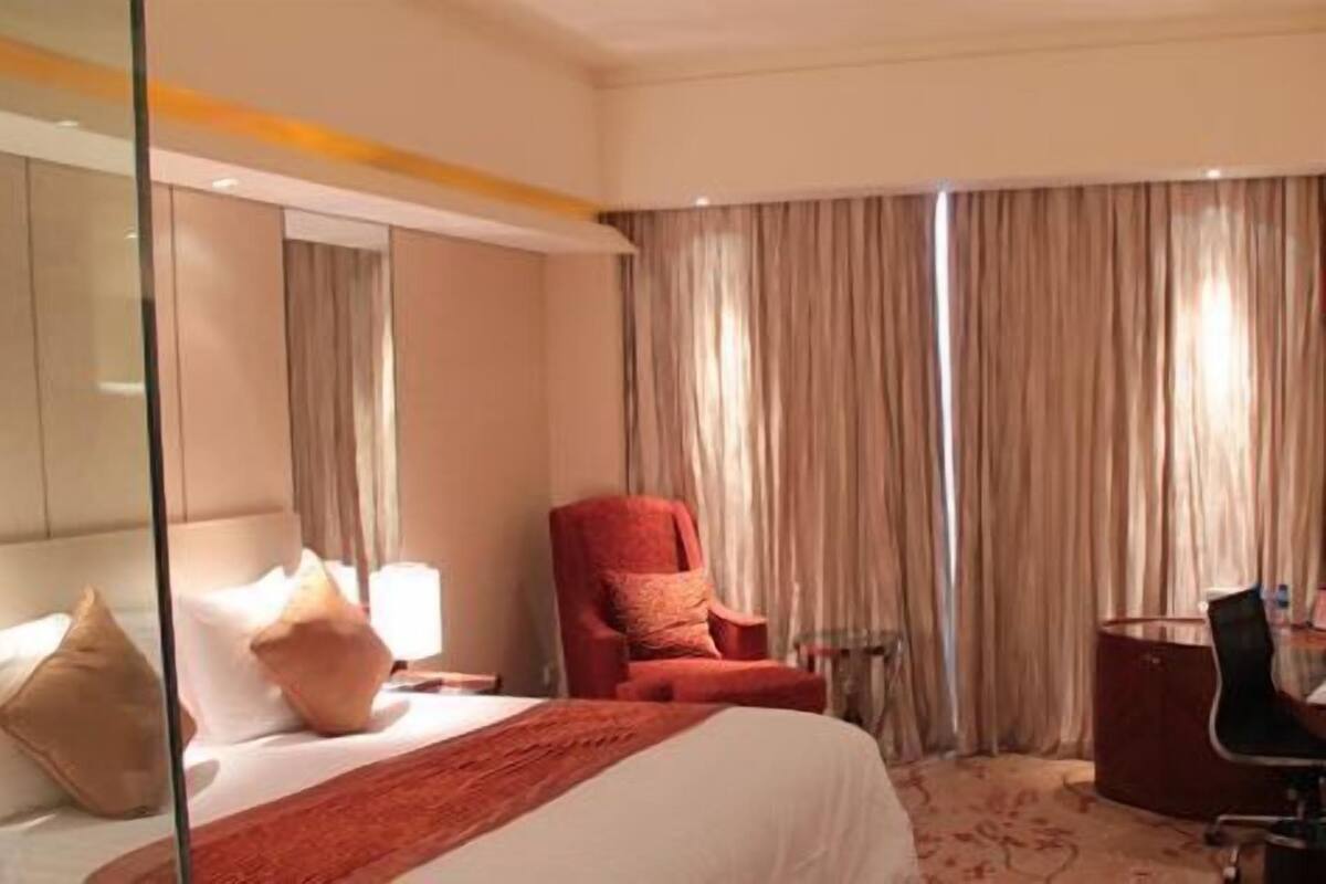 ห้องดีลักซ์ | เครื่องนอนระดับพรีเมียม, ผ้านวมขนเป็ด, มินิบาร์, ตู้นิรภัยในห้องพัก