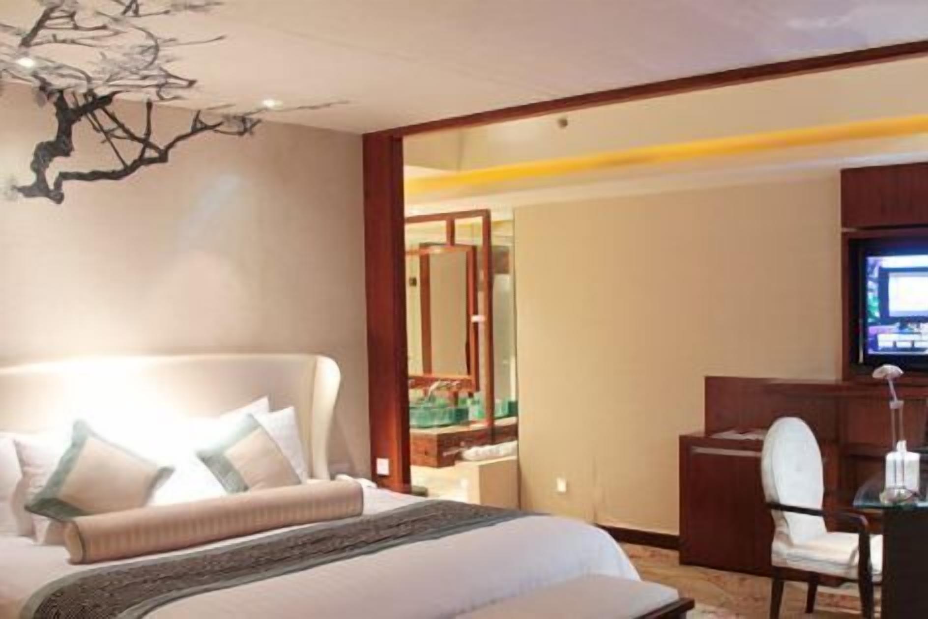 premium bedding, down duvets, minibar, in-room safe