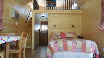 Deluxe Studio, River View (Loft) | Individually decorated, individually furnished, iron/ironing board