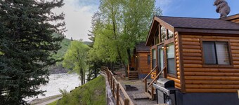 Snake River Cabin Village