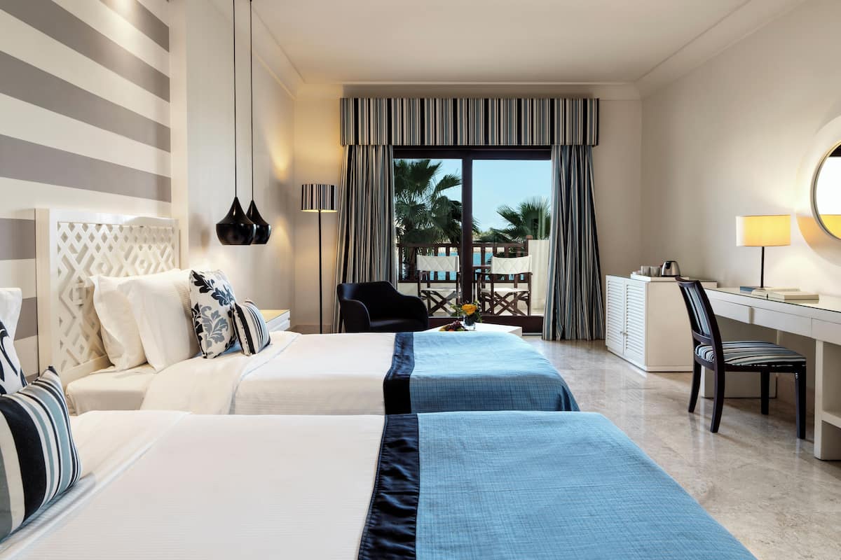 Juweira Room | เครื่องนอนระดับพรีเมียม, มินิบาร์, ตู้นิรภัยในห้องพัก, โต๊ะทำงาน