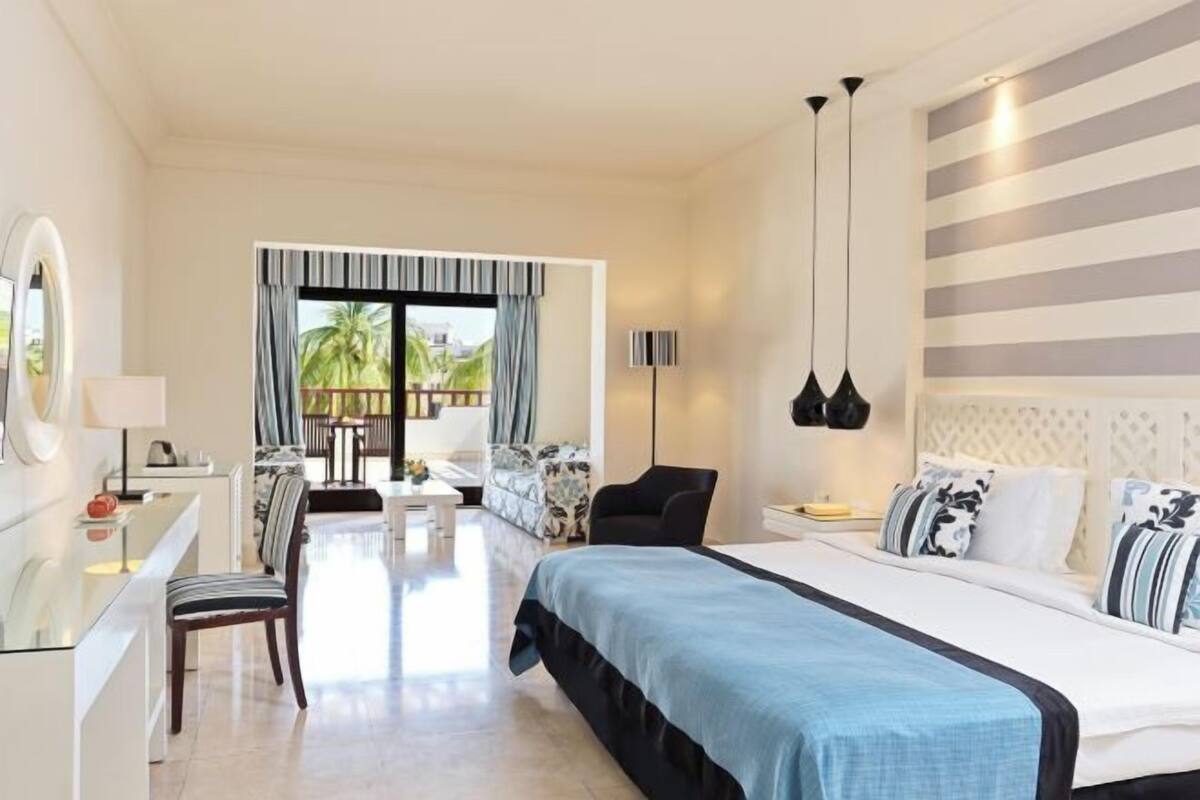 Ropa de cama de alta calidad, minibar, caja fuerte y escritorio