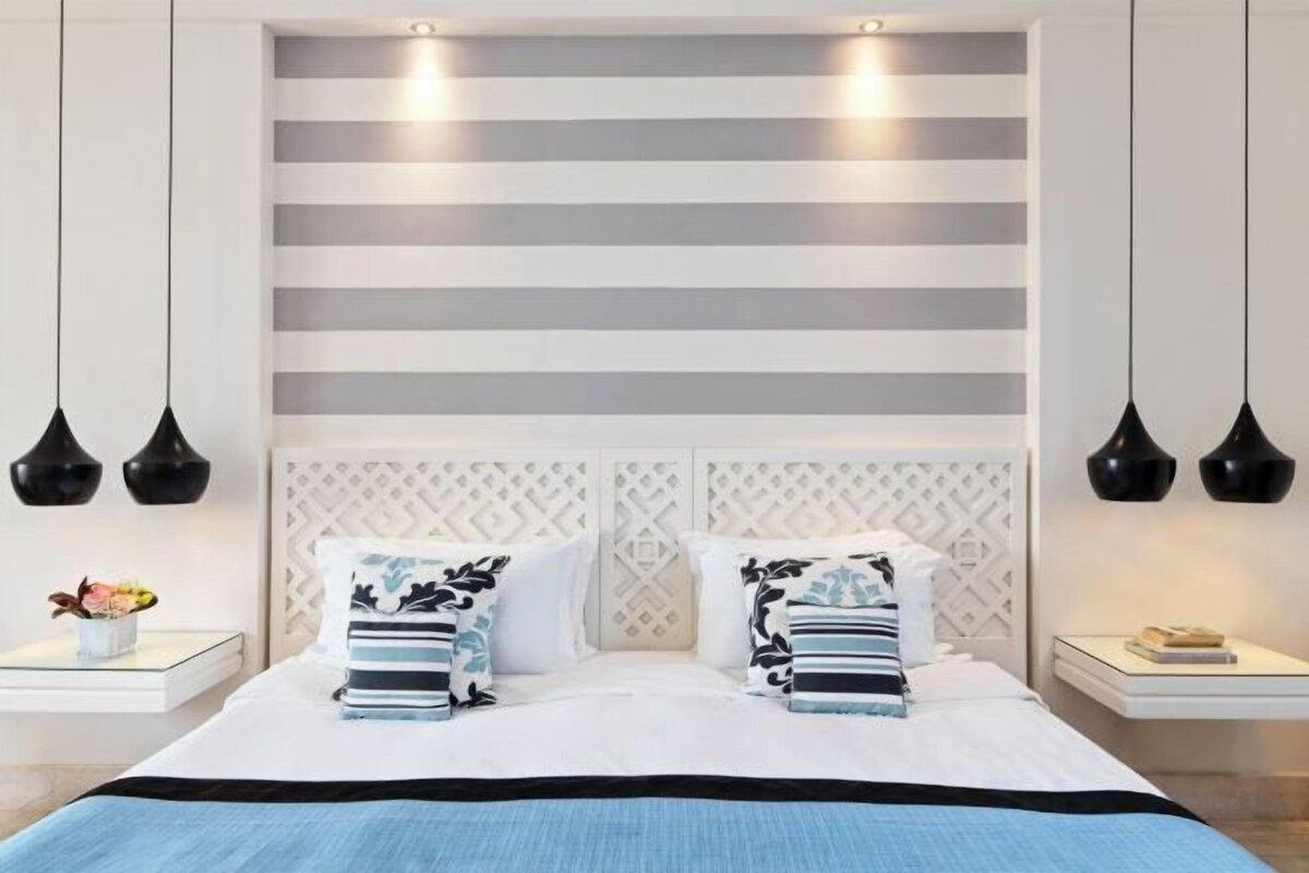 Ropa de cama de alta calidad y minibar 