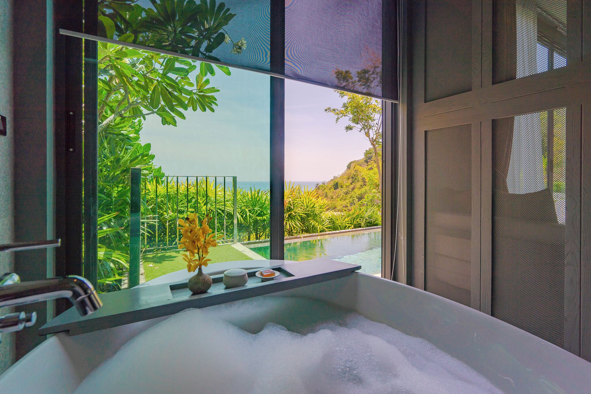 Ocean View Pool Villa | 浴室 | 吹风机、浴袍、拖鞋、毛巾