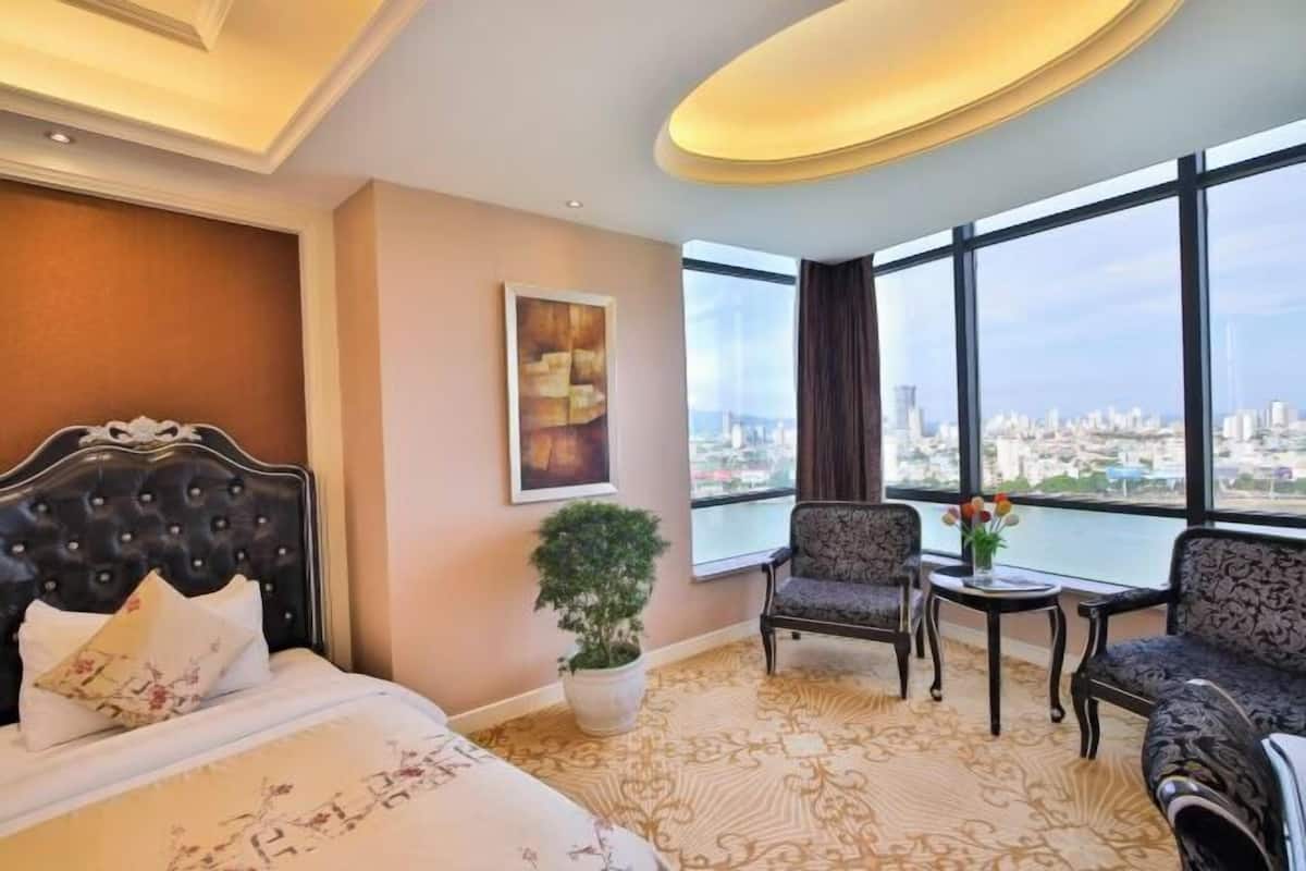 Premium bedding, minibar, in-room safe, desk