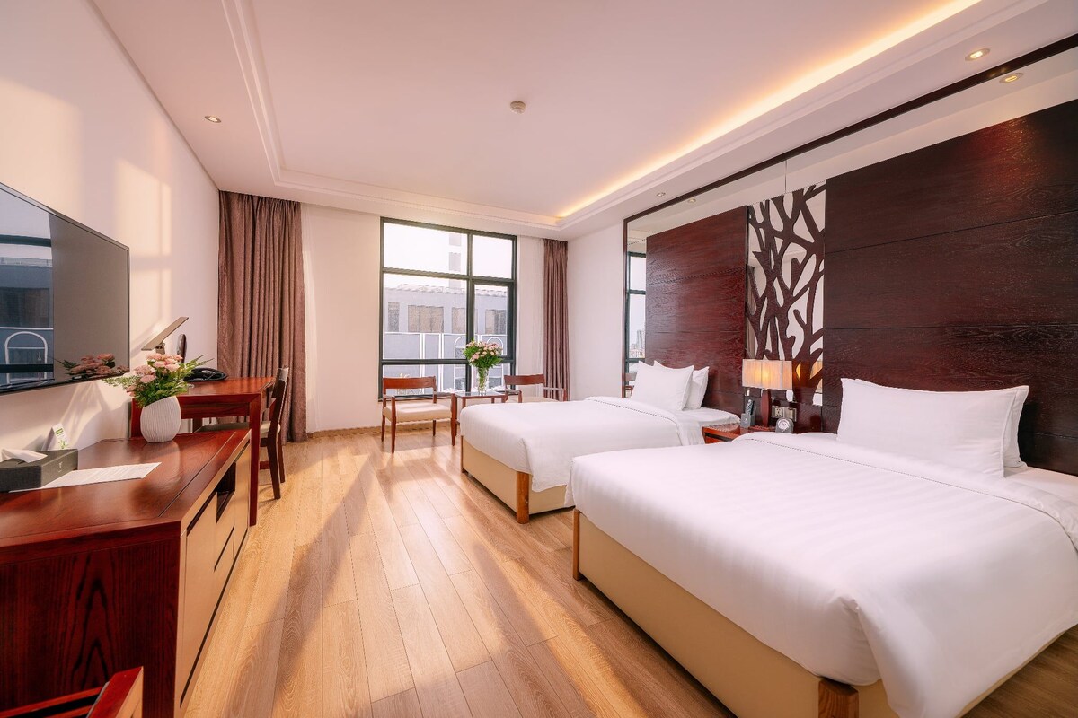 Deluxe Twin River View | Premium bedding, minibar, in-room safe, desk