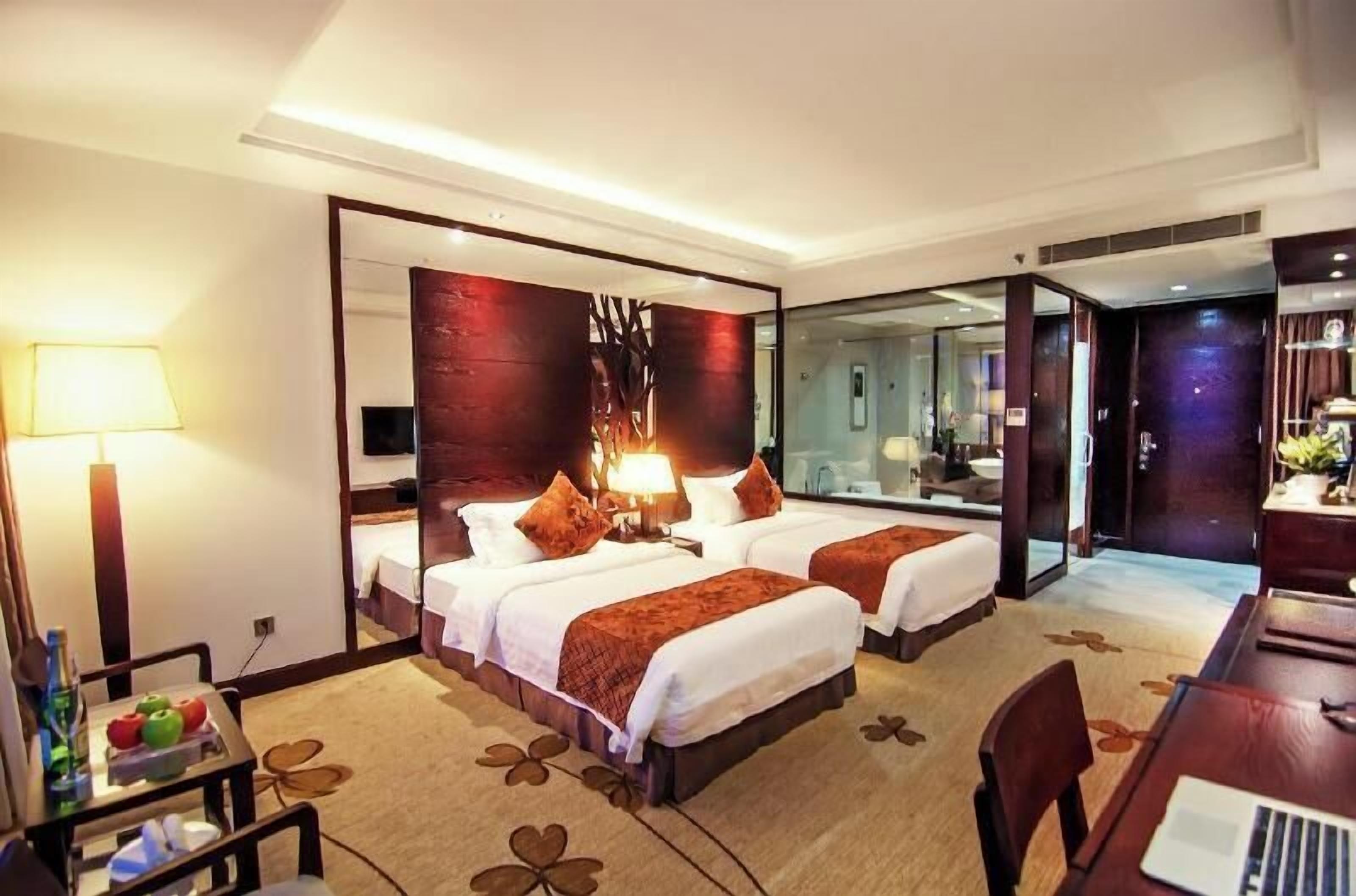 Premium bedding, minibar, in-room safe, desk
