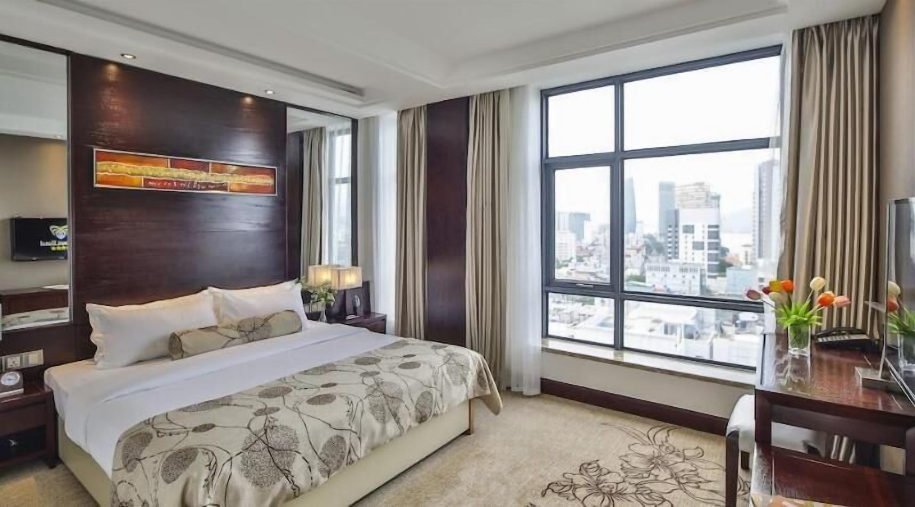 Premium bedding, minibar, in-room safe, desk