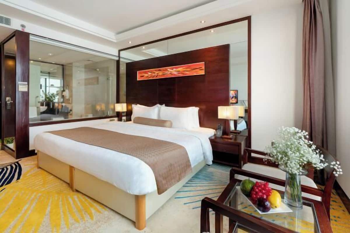 Premium bedding, minibar, in-room safe, desk