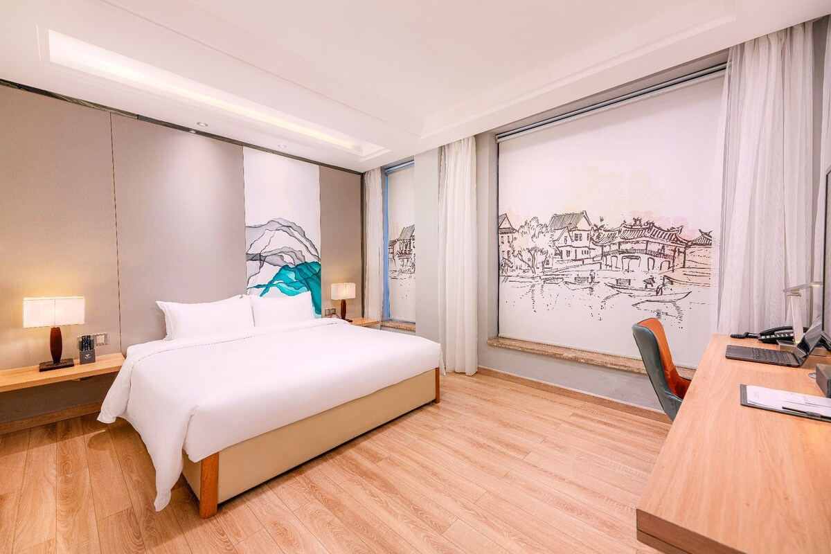 Standard Double room - No view | Premium bedding, minibar, in-room safe, desk