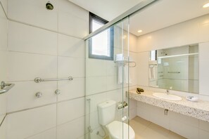 Chambre Triple Standard | Salle de bain