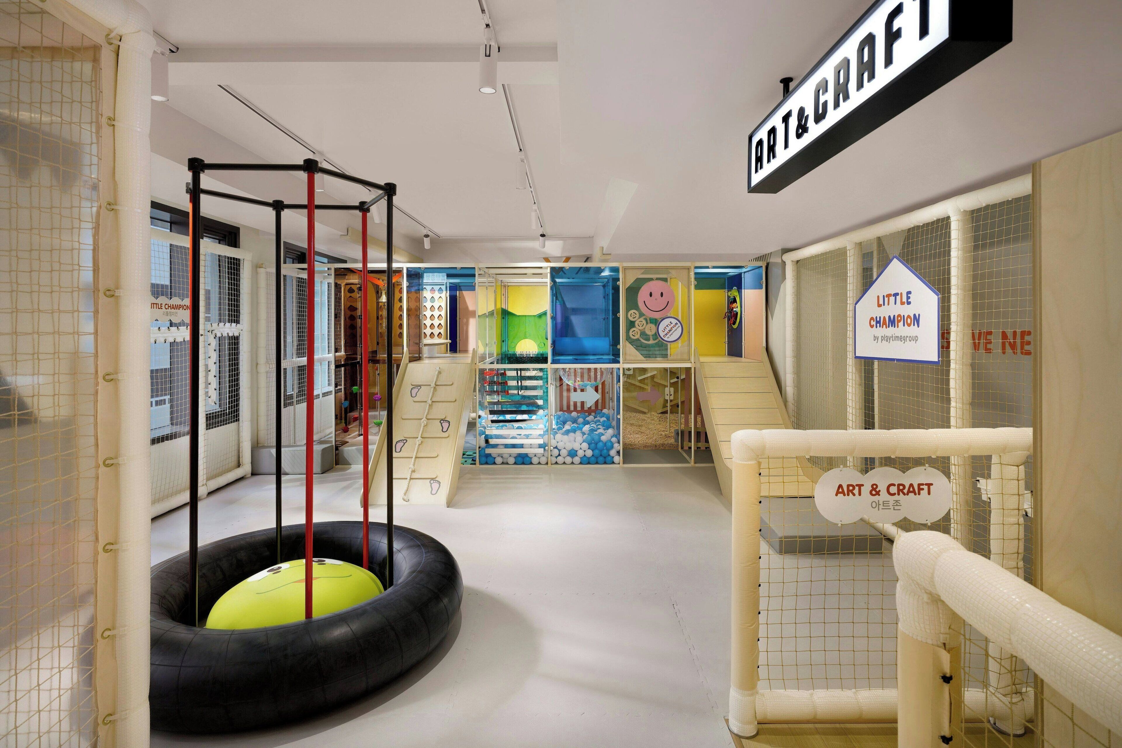 rooftop bar, al fresco dining, open daily