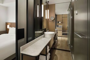 Shower, rainfall showerhead, hair dryer, bathrobes - AC Hotel by Marriott Seoul Gangnam (Seoul)